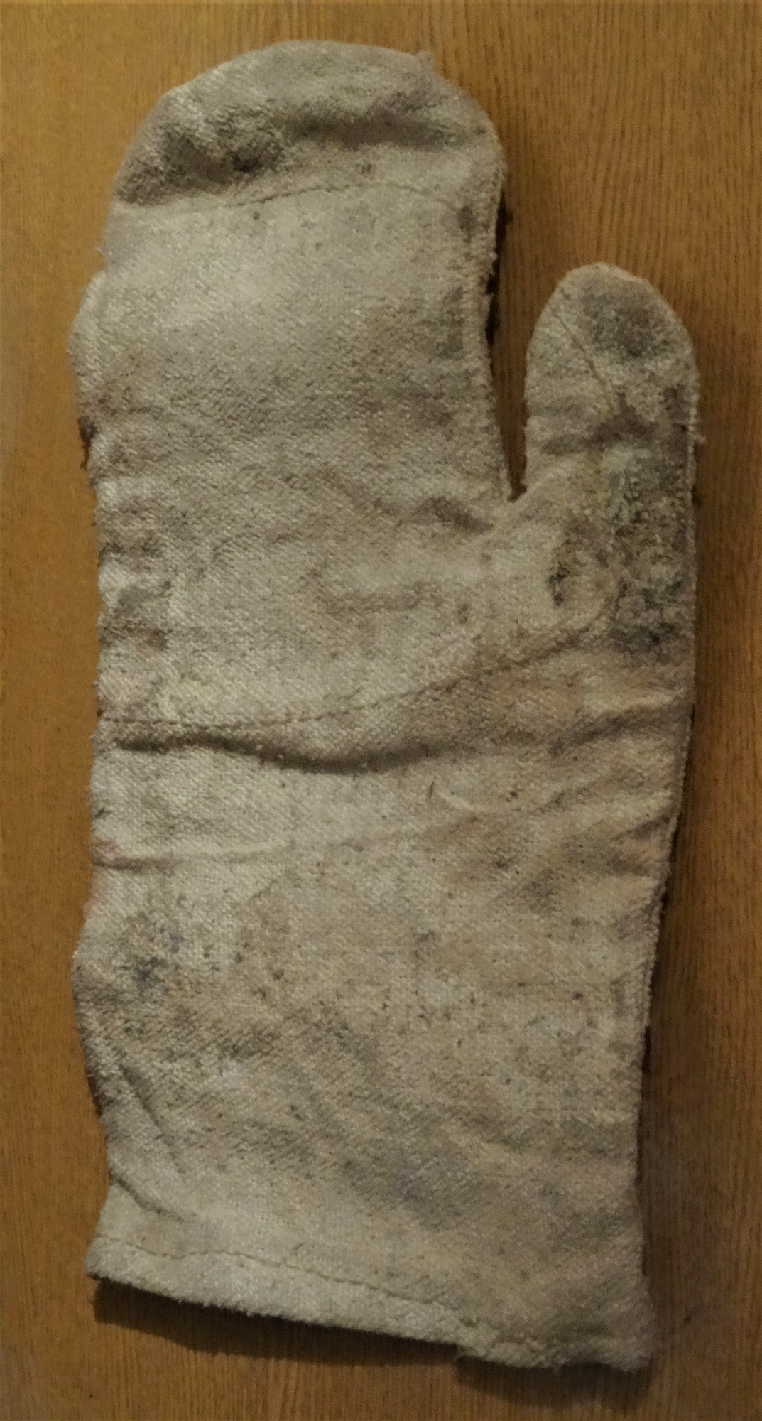 Asbesthandschuh (Lukasz Katlewa) Asbesthandschuh (Lukasz Katlewa)